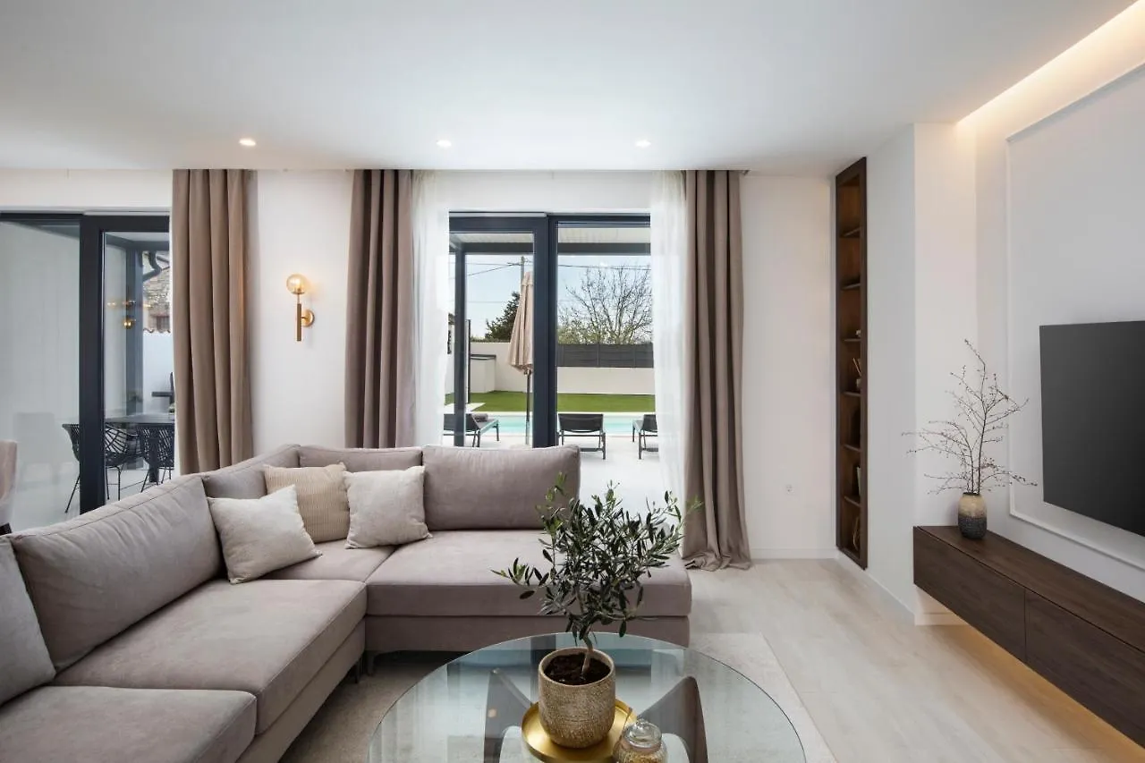 Villa Artis 0*, Pula Croatia